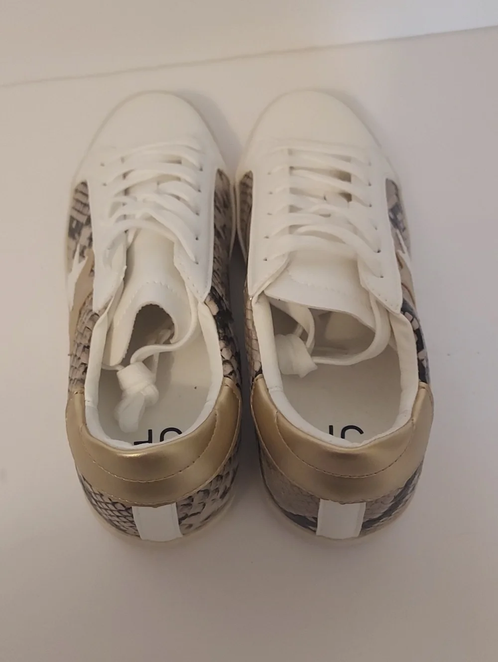 JustFab Snakeskin Sneaker White Black Stars Size 7